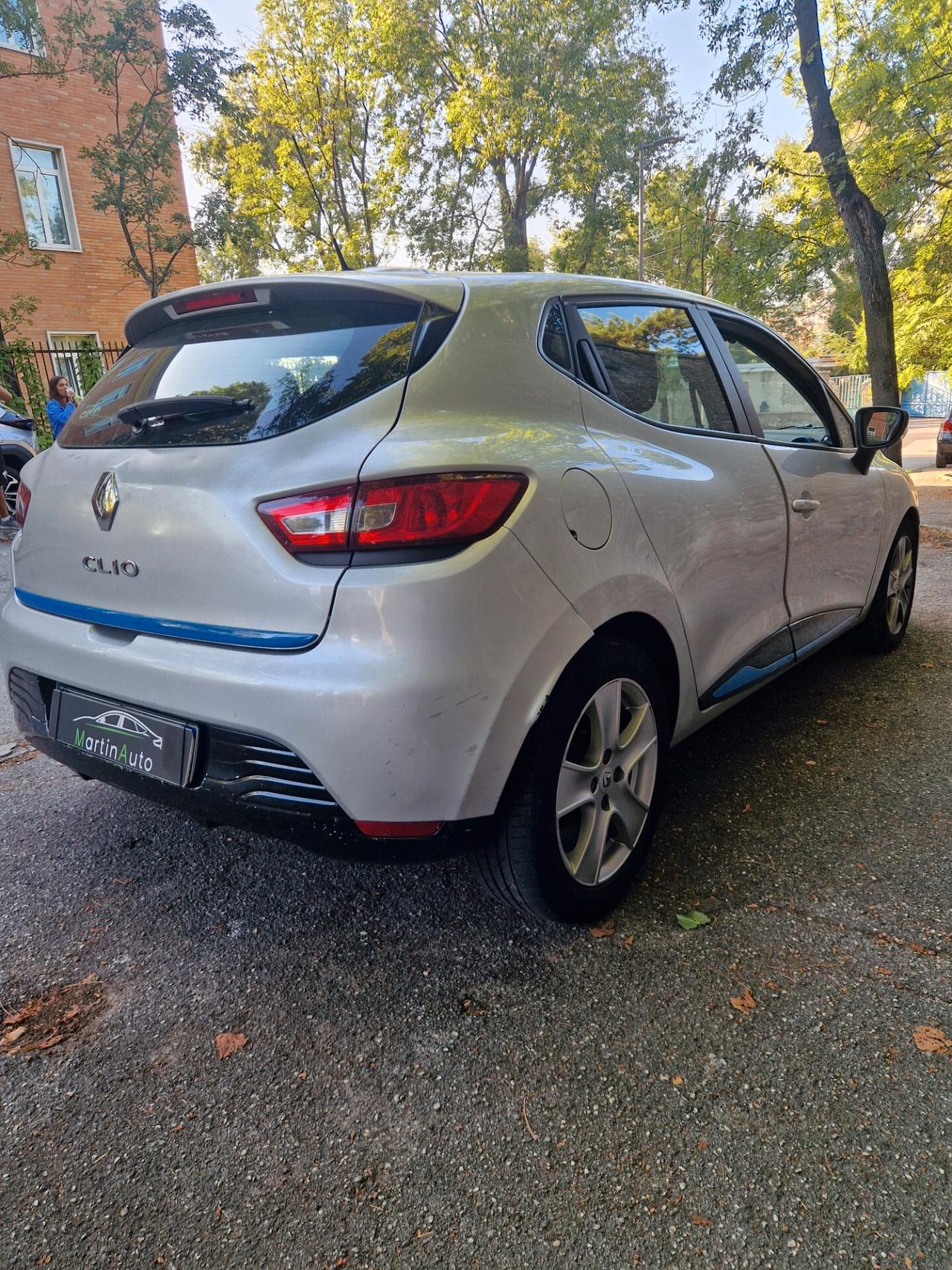 Renault Clio 1.2 Benz 75CV - 2012