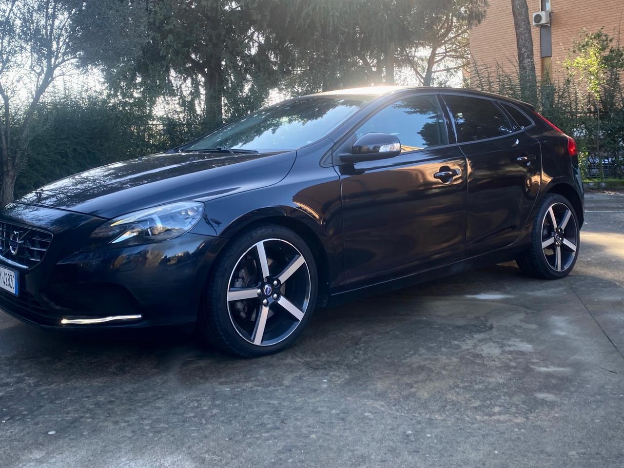 Volvo V40 D2 1.6 Powershift R-design Kinetic