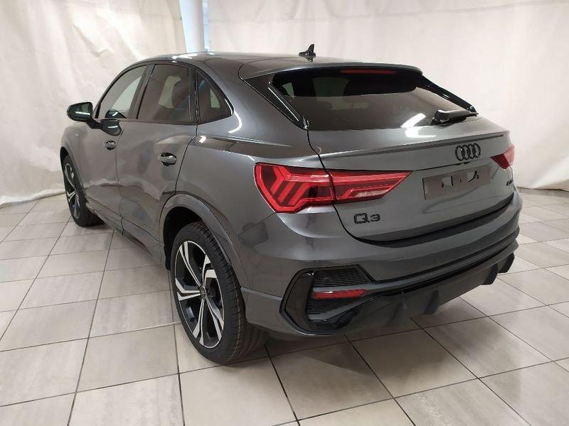 Audi Q3 Sportback 40 2.0 tdi Identity Black quattro 193cv s-tronic