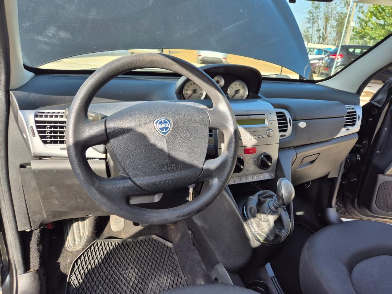 Lancia Ypsilon 1.2 69 CV Unyca