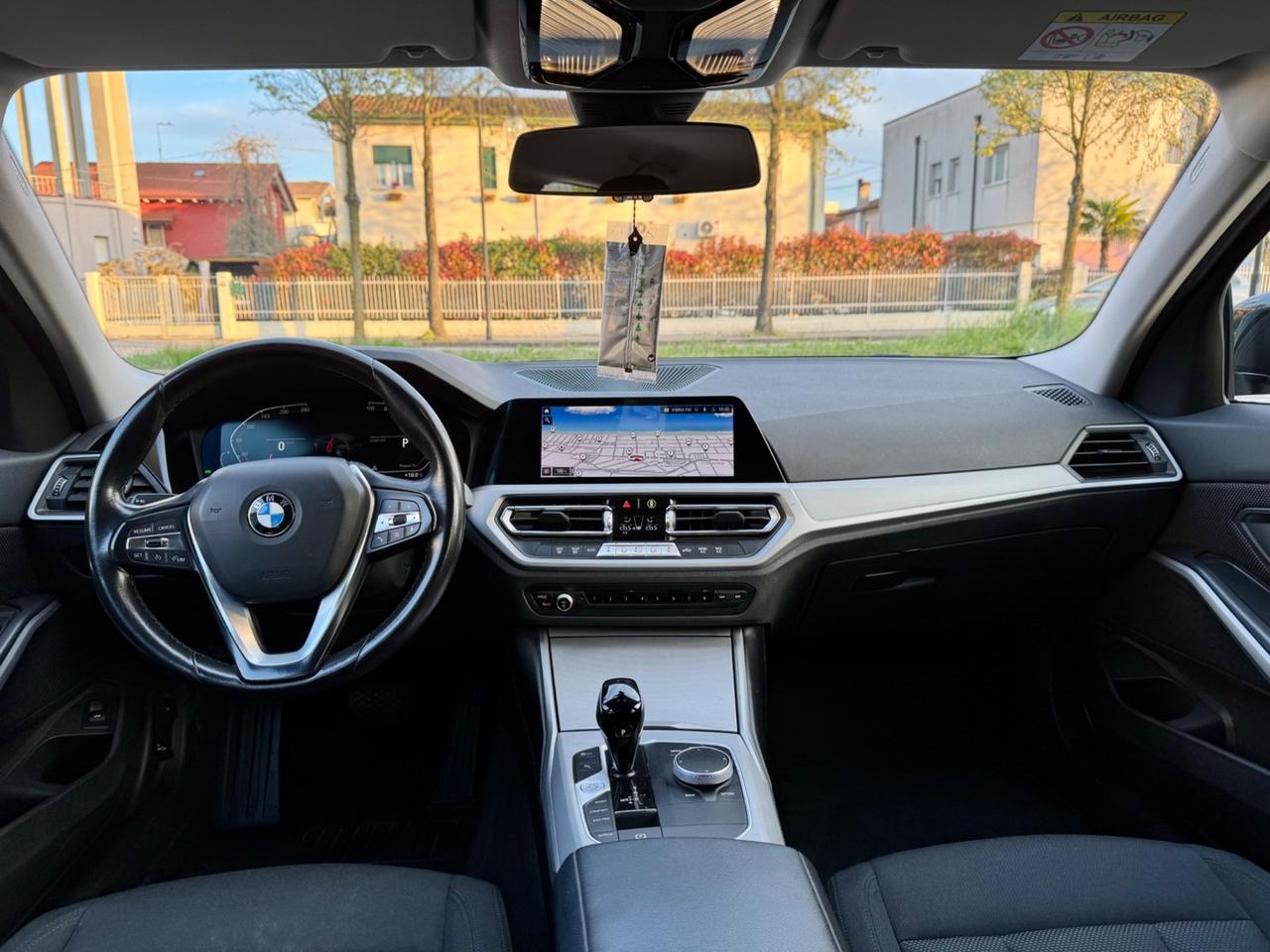 BMW 318d 2.0 150cv XENO NAVI AUT. TEL 2022 (PERMUTO)