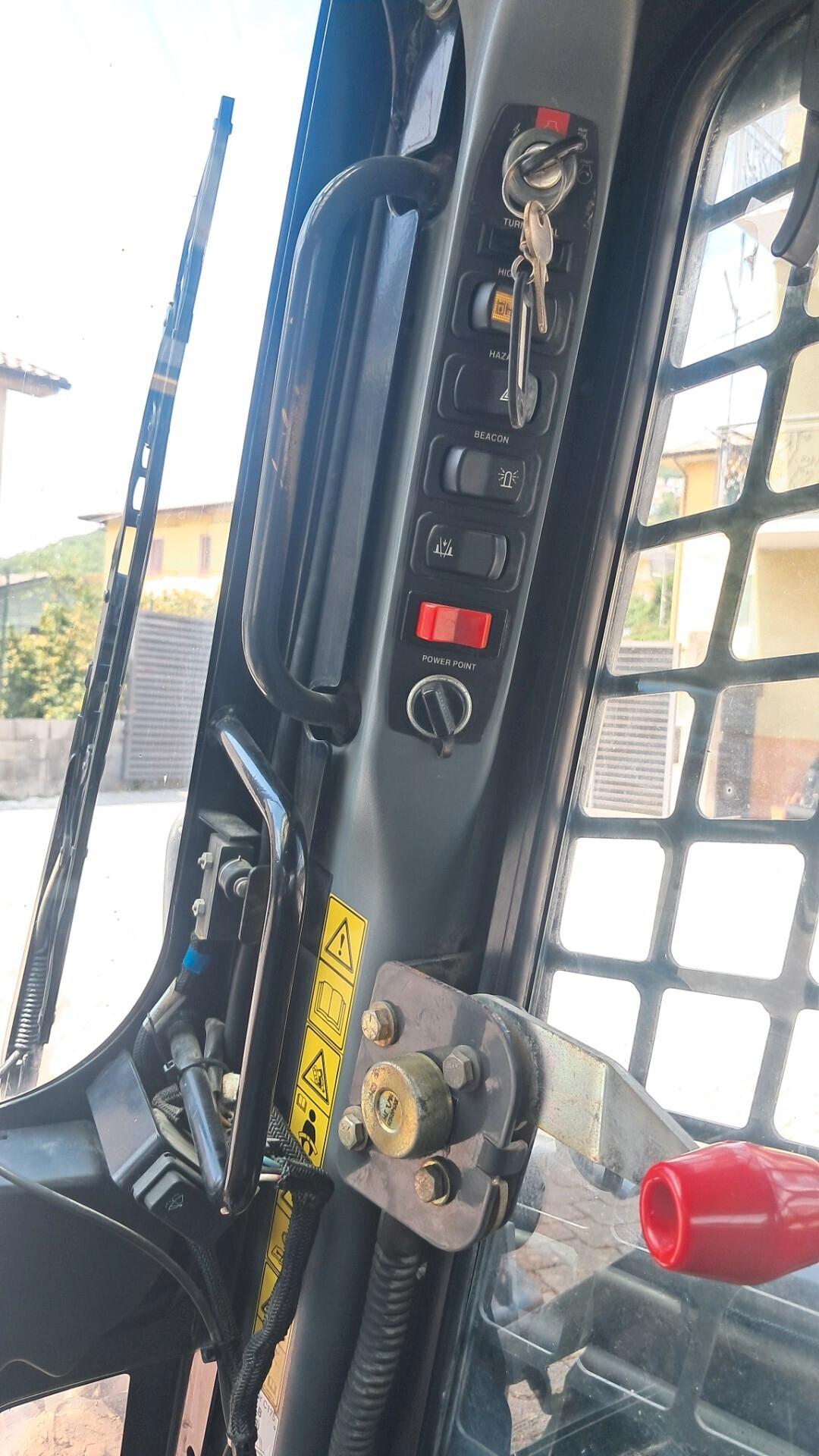 minipala gommata New Holland 175q30