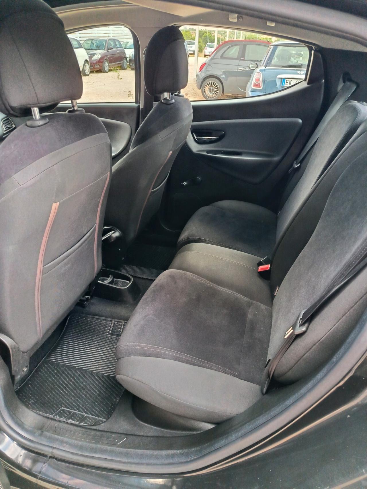 Lancia Ypsilon 1.3 MJT 16V 95 CV 5 porte S&S Platinum Tetto apribile