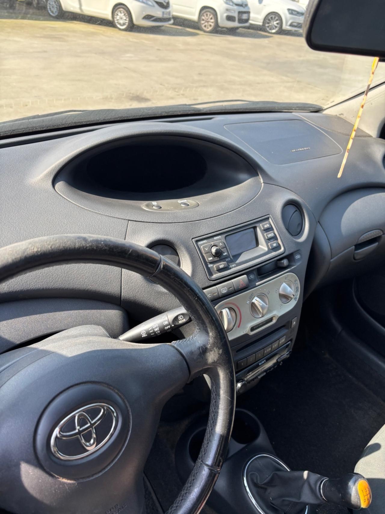 Toyota Yaris 1.0i 16V cat 3 porte Sol '03