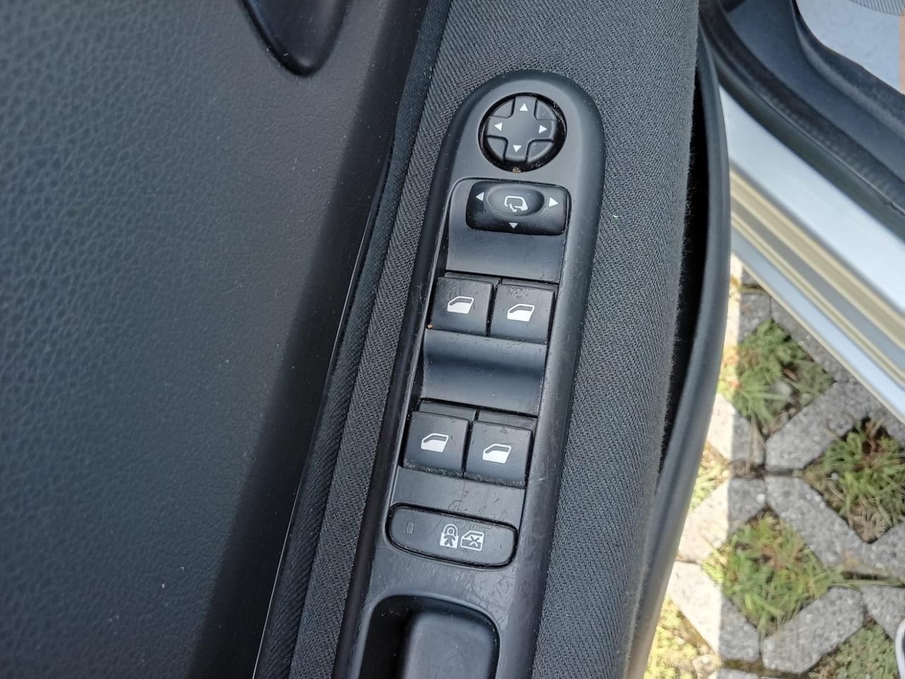 Peugeot 5008 1.6 HDi 115CV 7Posti*Sensori*Cerchi