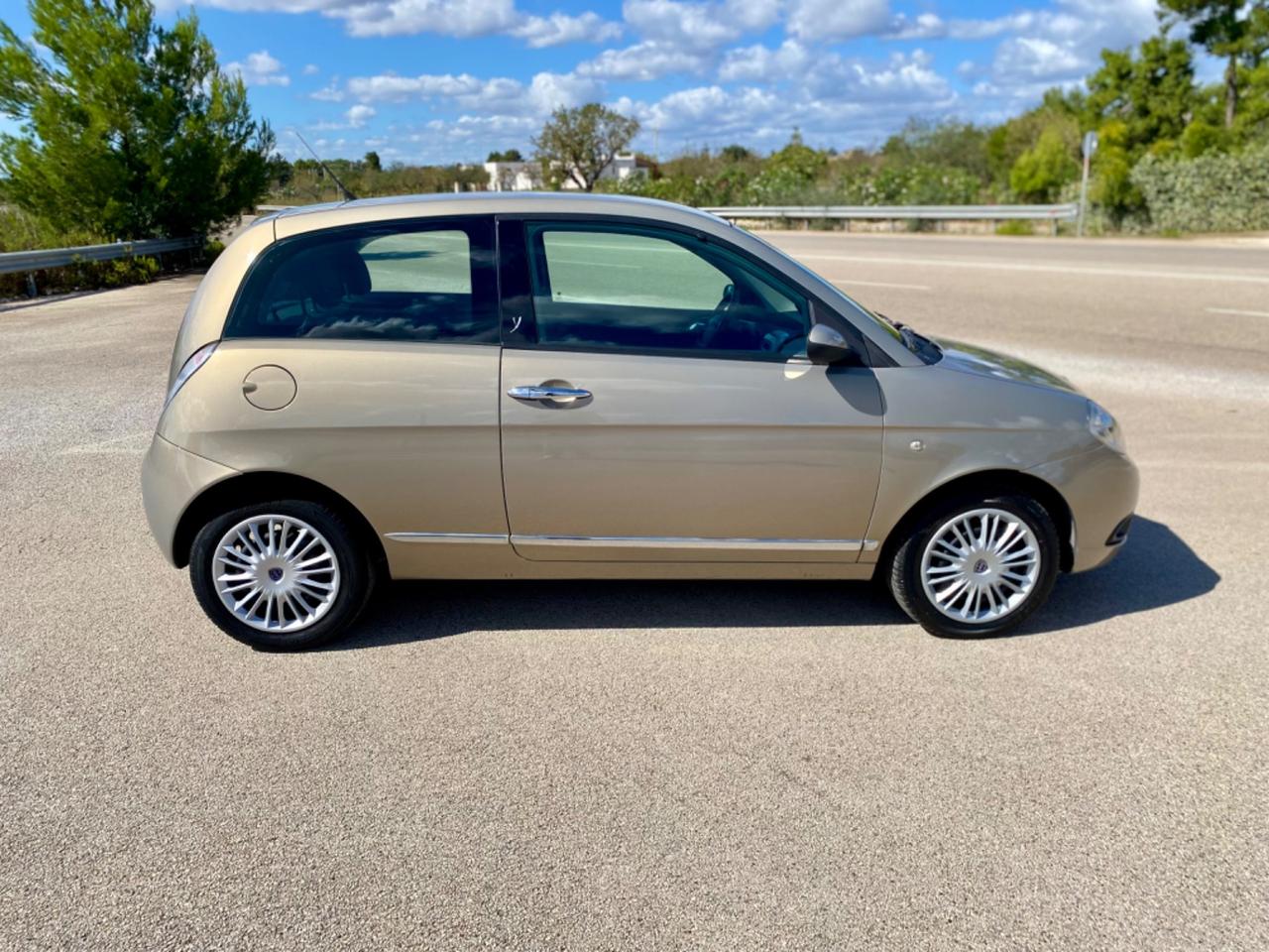 Lancia Ypsilon 1.3 MJT 75 CV