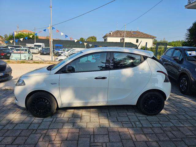 LANCIA Ypsilon 1.0 FireFly 5 porte S&S Hybrid Ecochic Silver