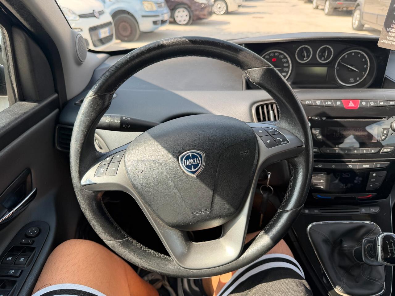 LANCIA YPSILON 2011 900 BENZINA 85 CV
