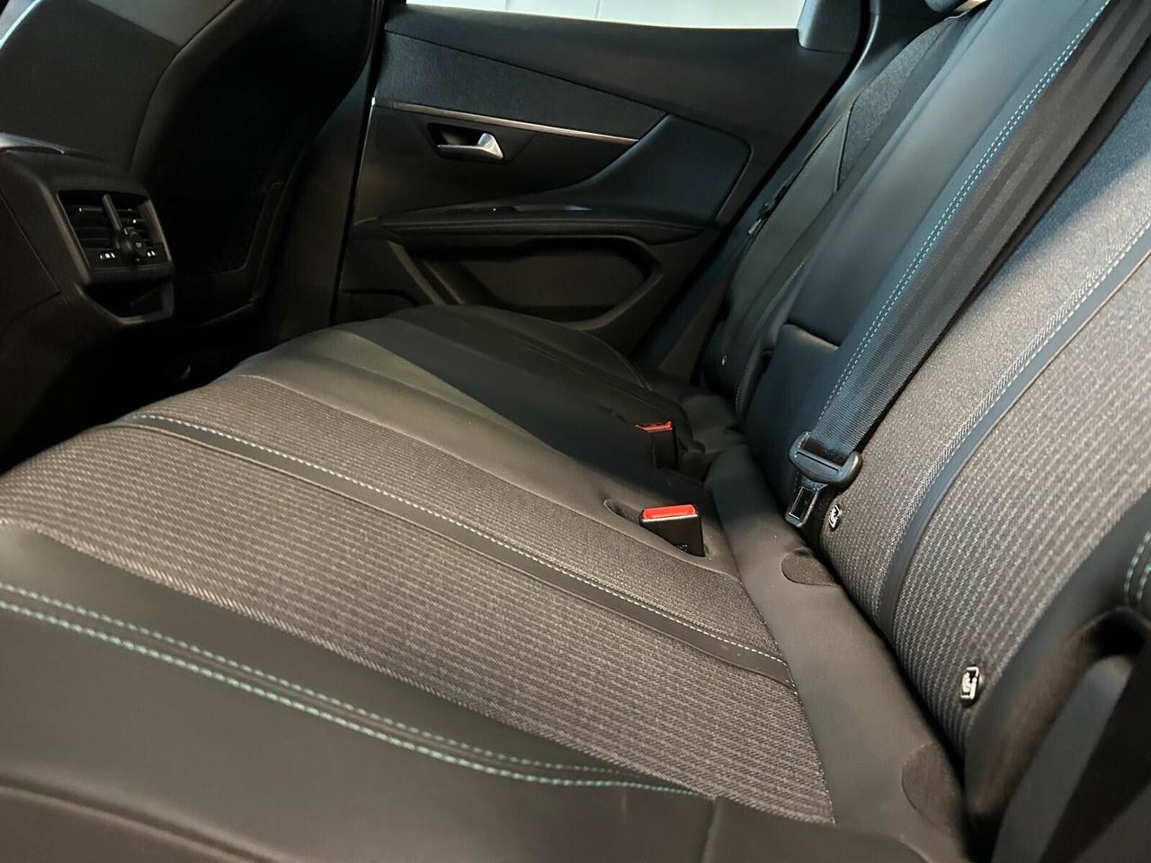 Peugeot 3008 ALLURE PACK BlueHDi 130 EAT8 SPOTICAR