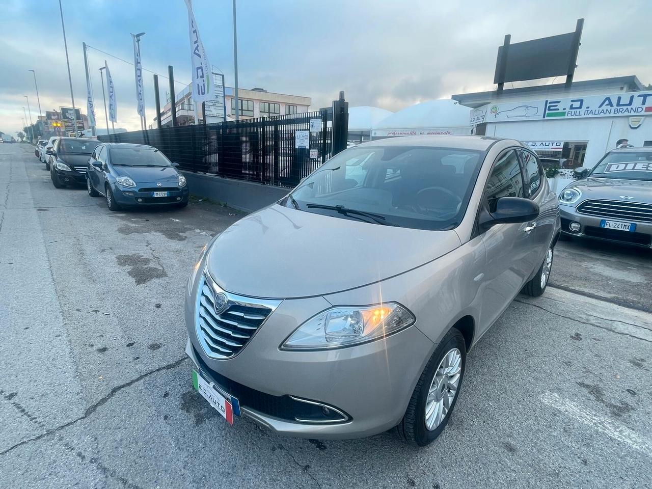 Lancia Ypsilon 0.9 TwinAir 85 CV 5 porte Metano Ecochic Elefantino
