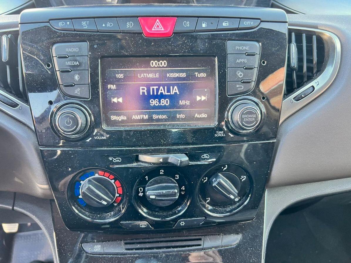 Lancia Ypsilon 0.9 TwinAir 85 CV 5 porte Metano Ecochic Gold