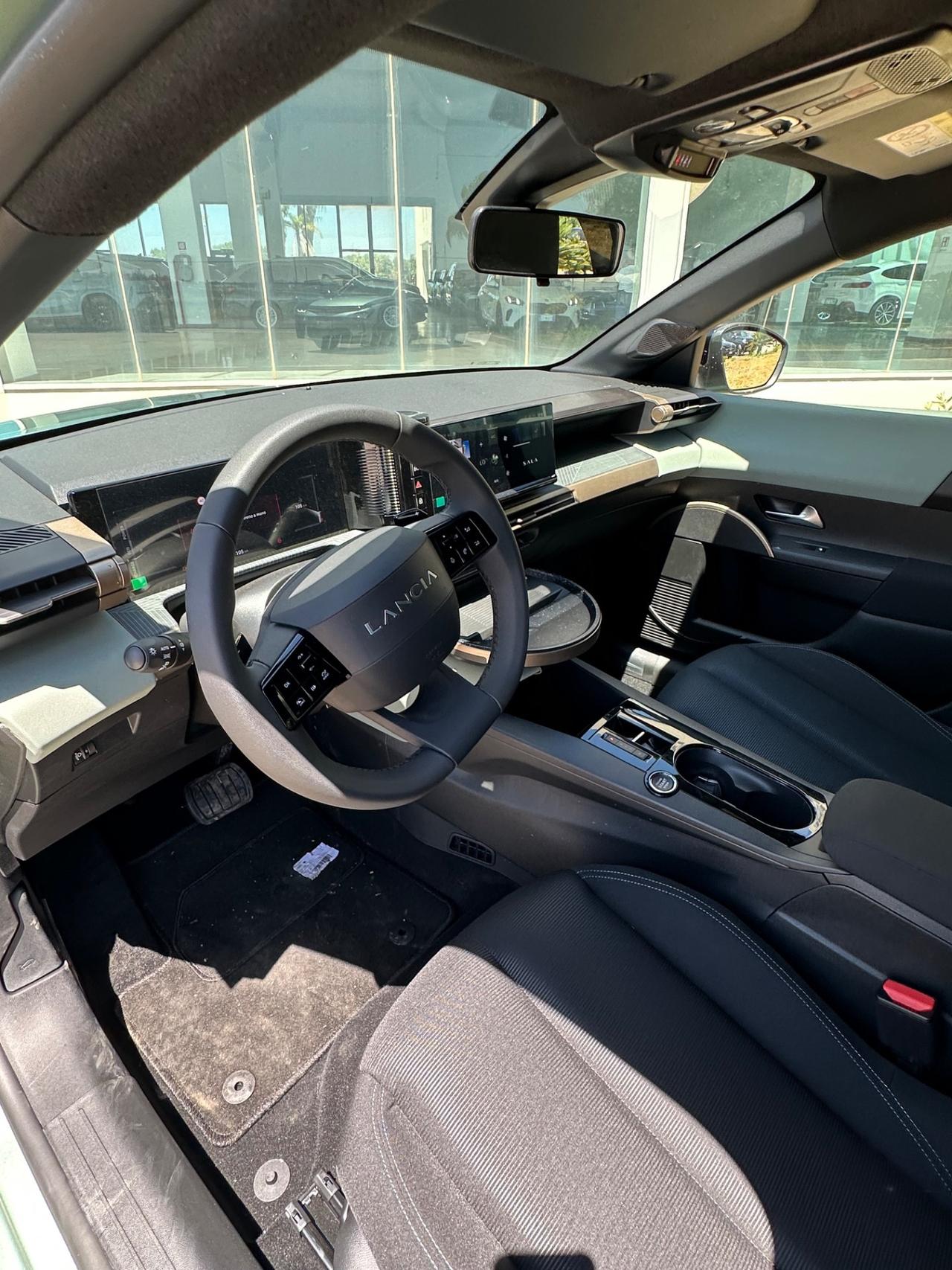 Lancia Ypsilon 1.2 mhev e-dct possibilità noleggio no scoring