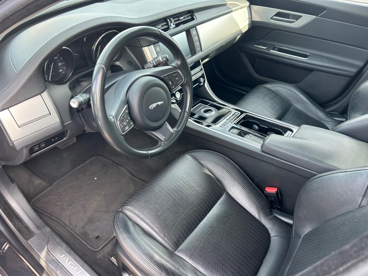 Jaguar XF 2.0 D 180 CV Portfolio