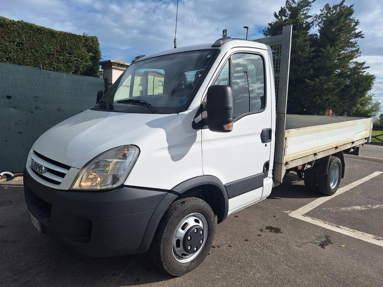 Iveco daily 3.0diesel Cassone fisso Gancio