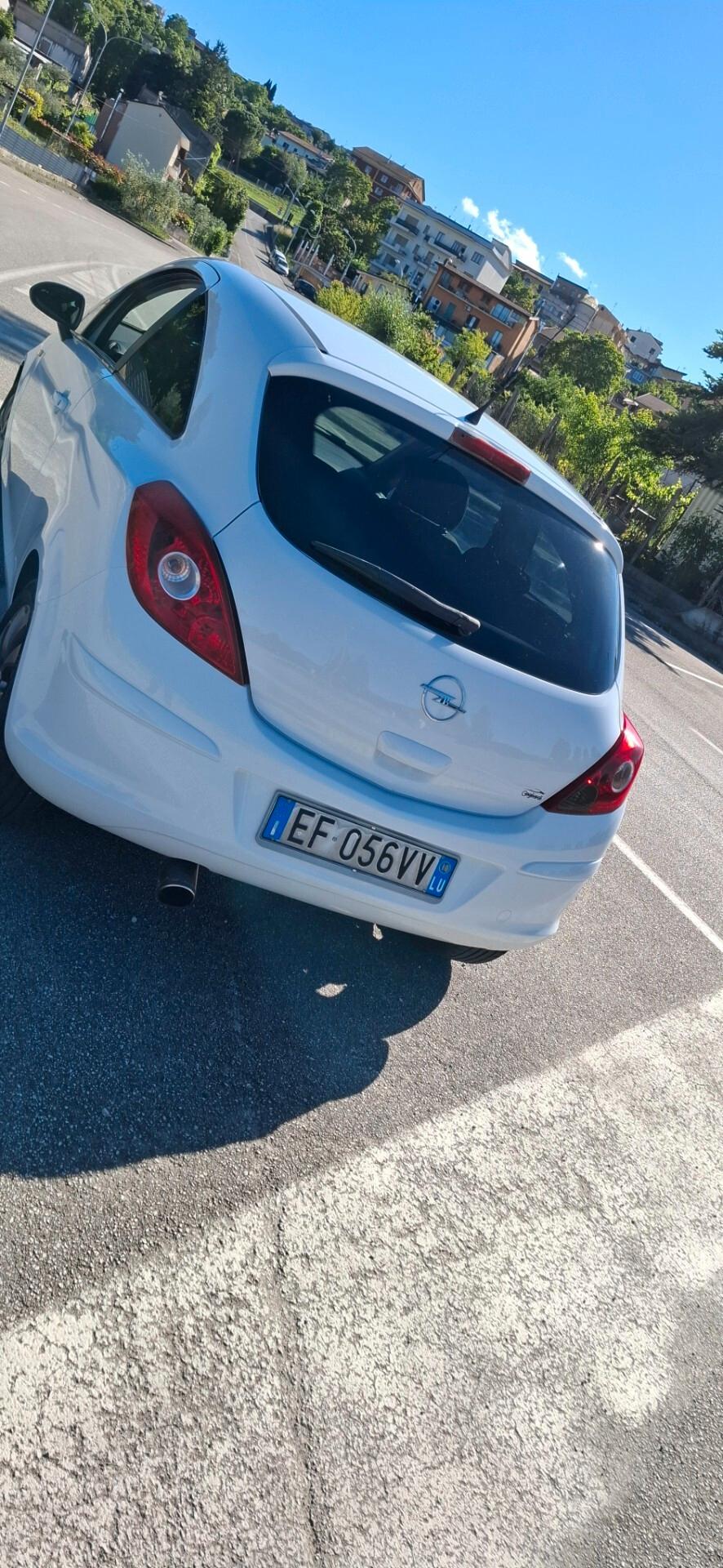 Opel Corsa 1.2 3 porte Club