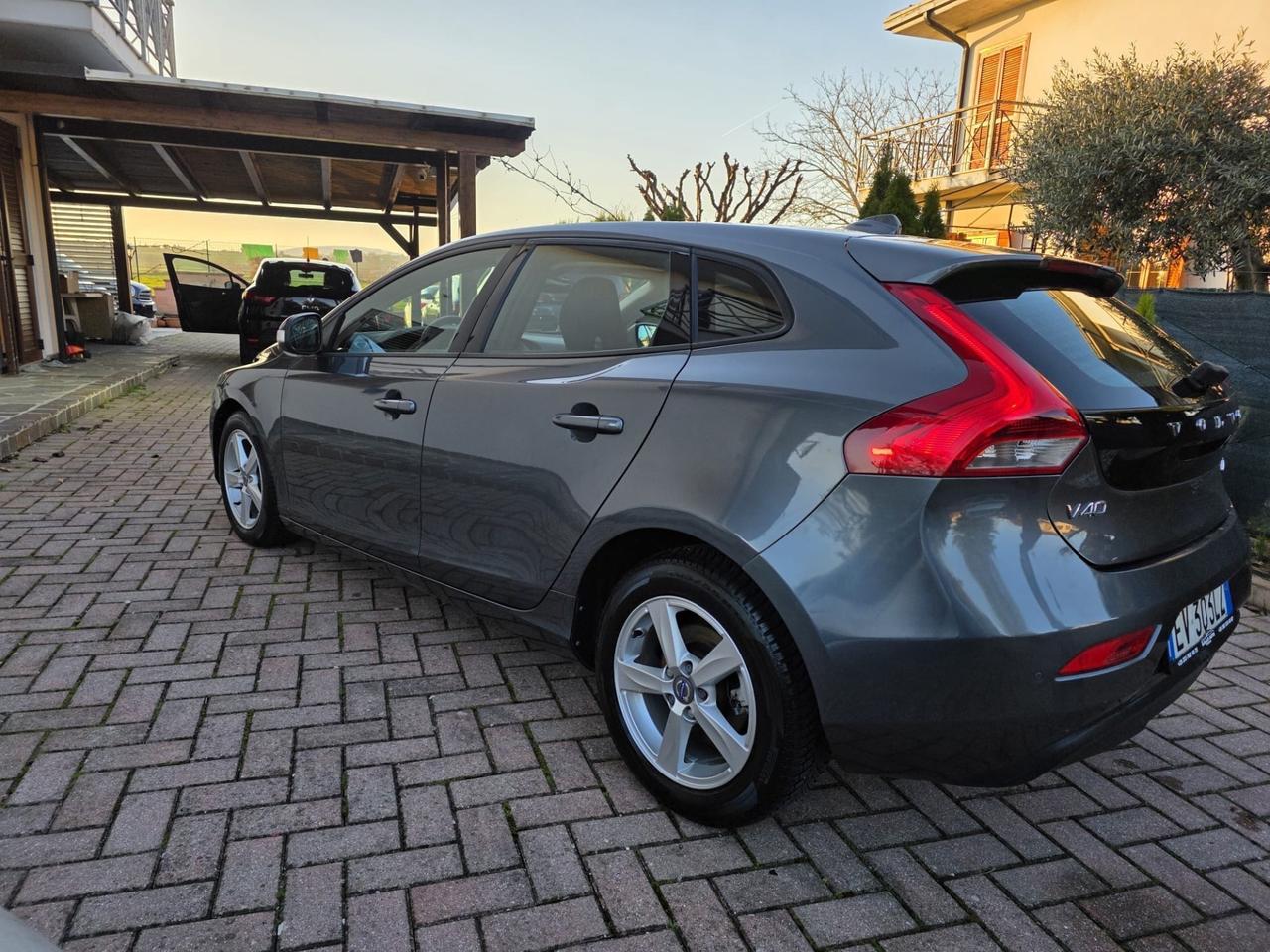 Volvo V40 D2 1.6 Summum