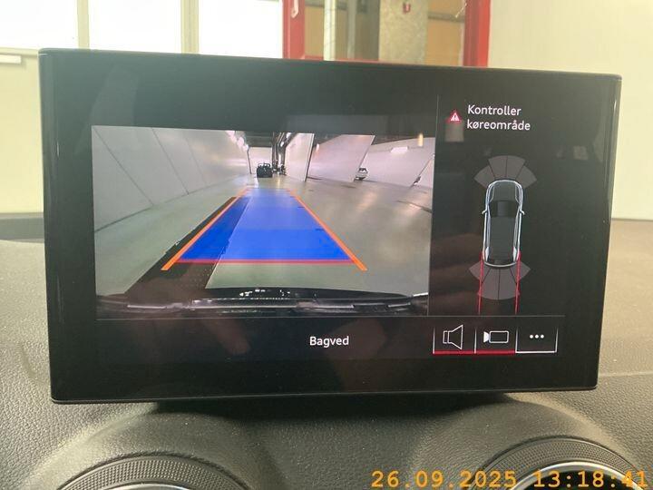 Audi Q2 30 TFSI Business Advanced