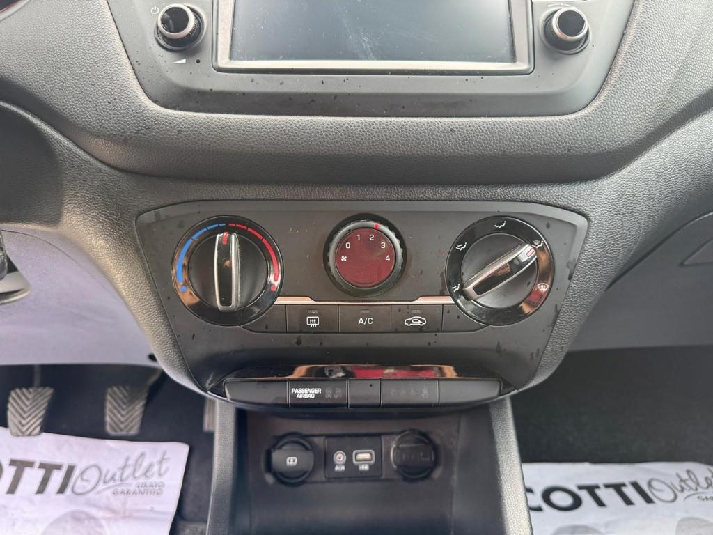 HYUNDAI i20 II 2018 - i20 5p 1.2 mpi Connectline 75cv