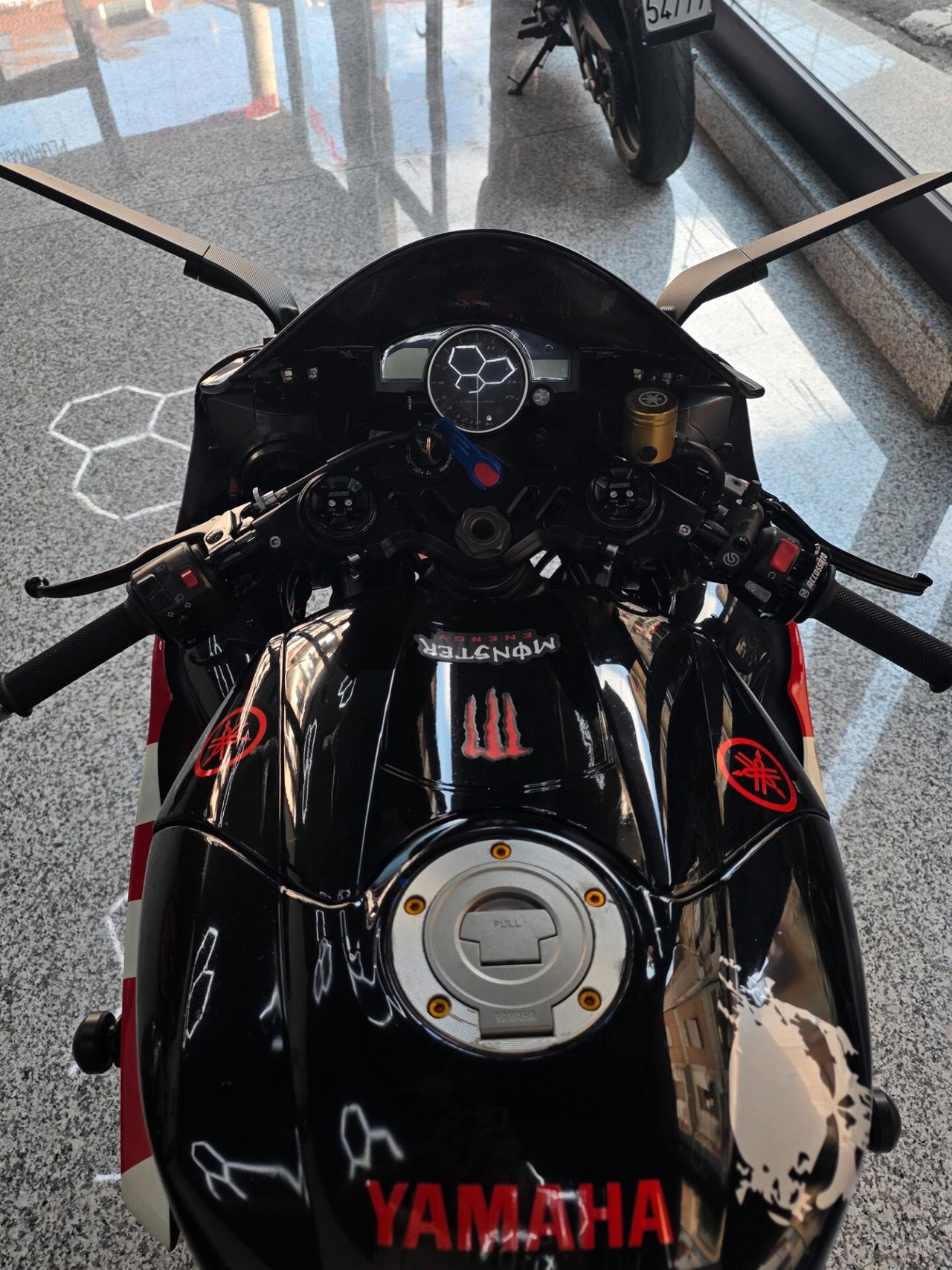Yamaha YZF R1
