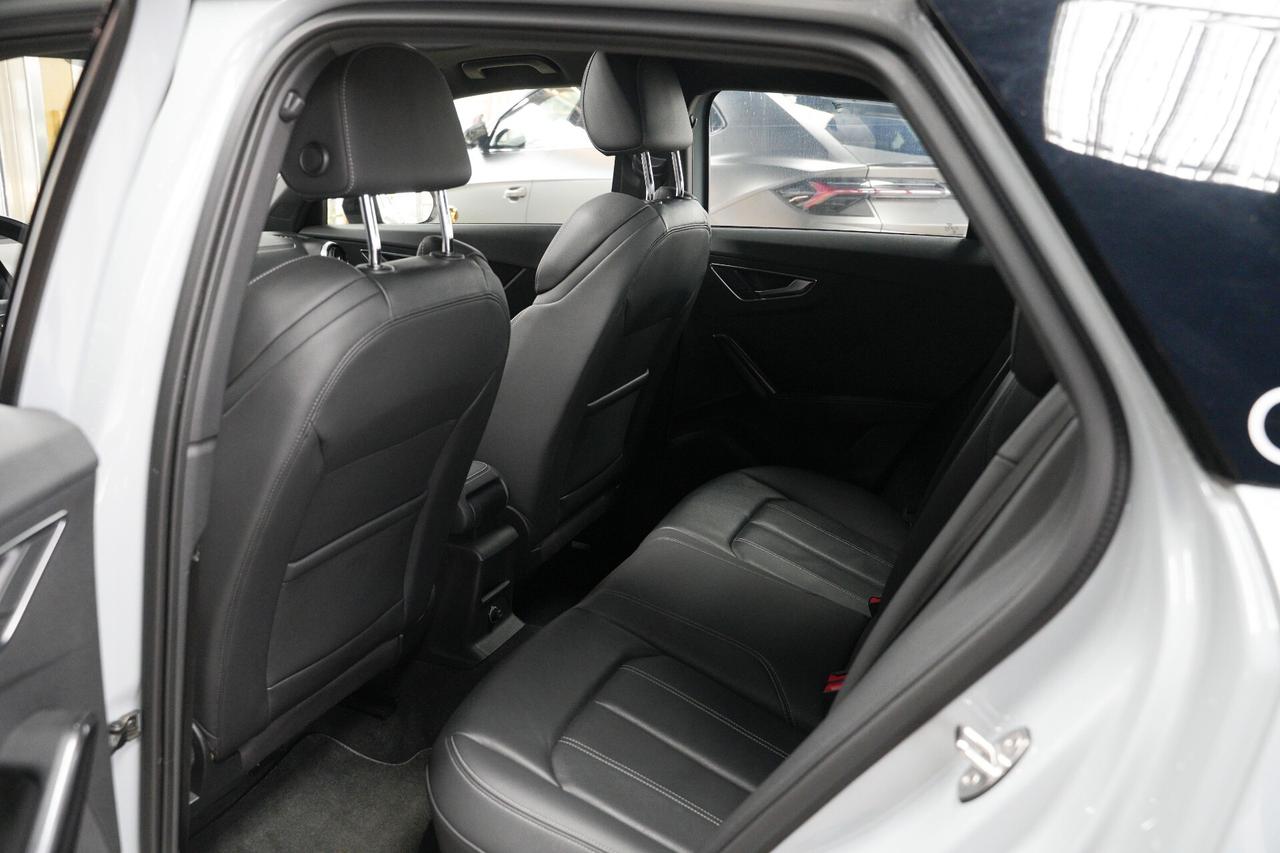 Audi Q2 35 TDI S tronic Identity Black