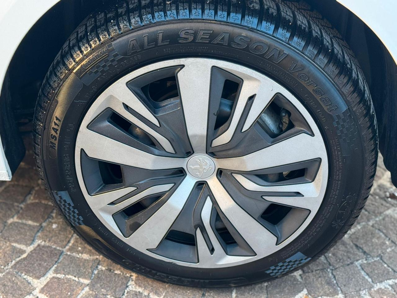 Peugeot 208 BlueHDi 100 Stop&Start 5 porte Allure