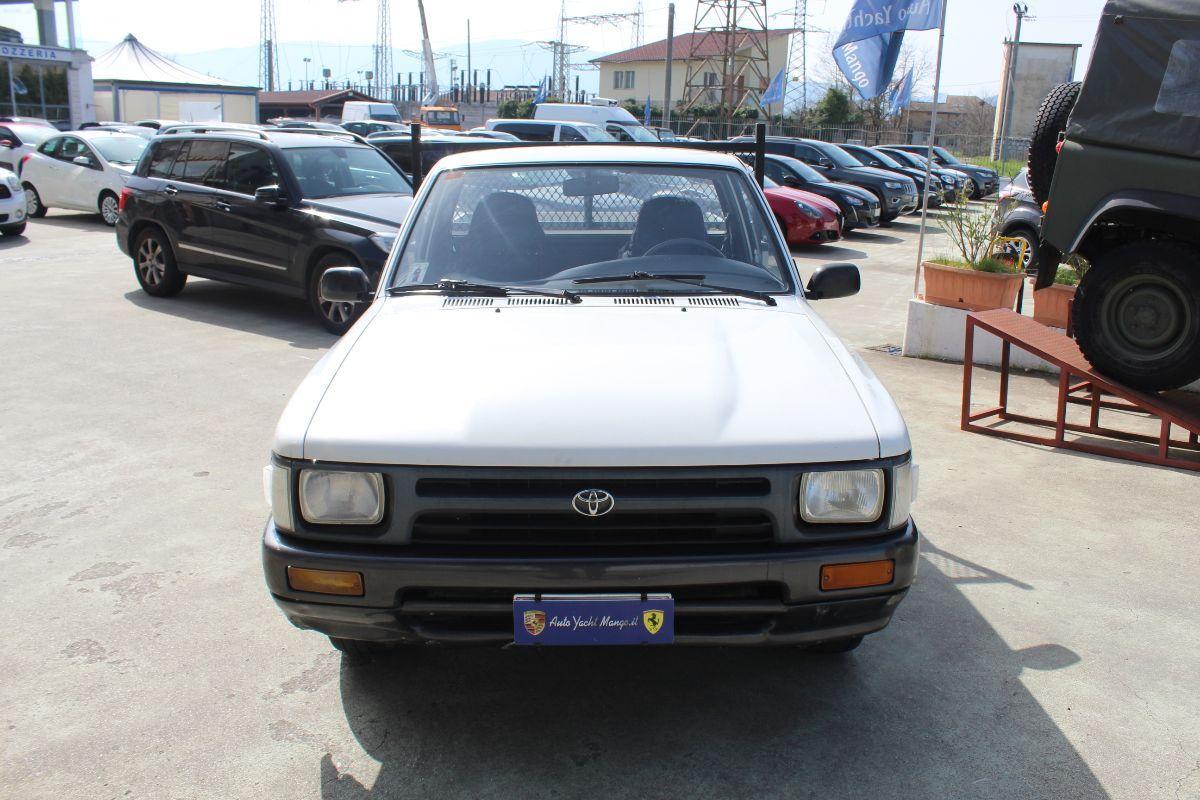 TOYOTA Hilux 2.5 extra cab