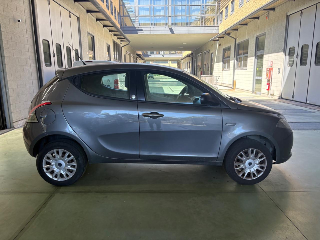 Lancia Ypsilon 0.9 TwinAir 85 CV 5 porte Metano Ecochic Gold