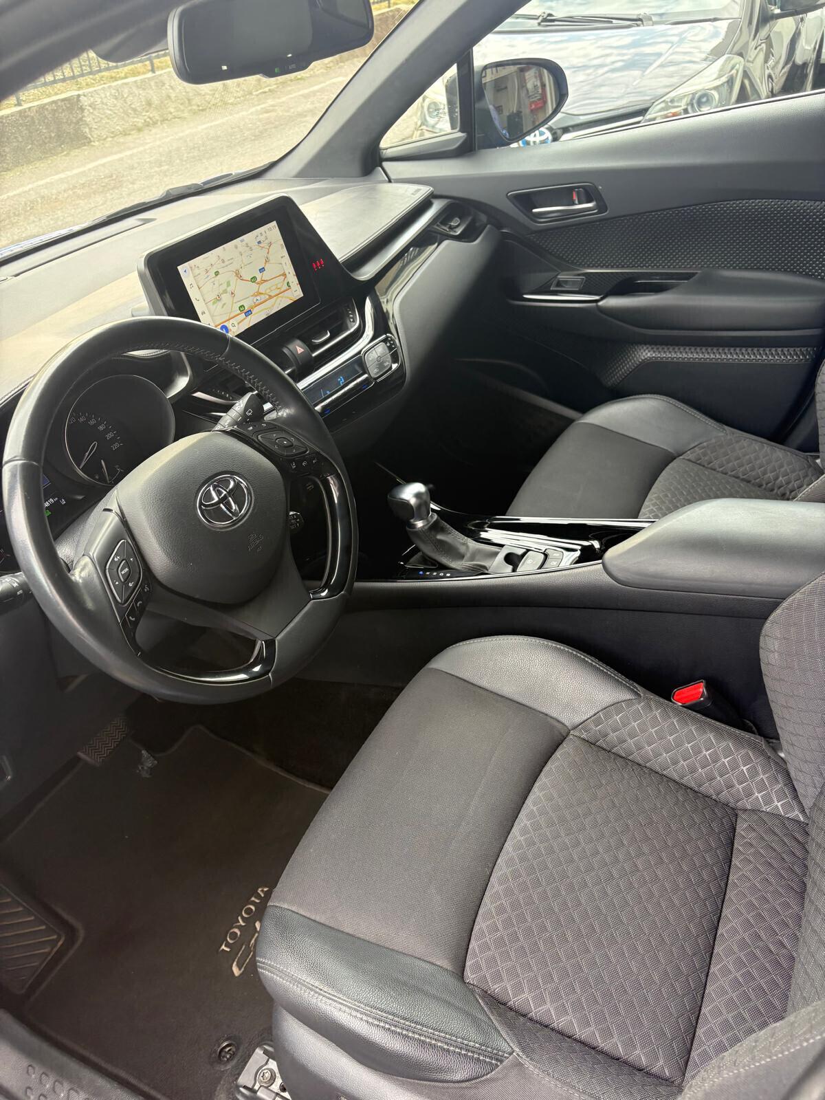 Toyota C-HR 1.8 Hybrid E-CVT Trend