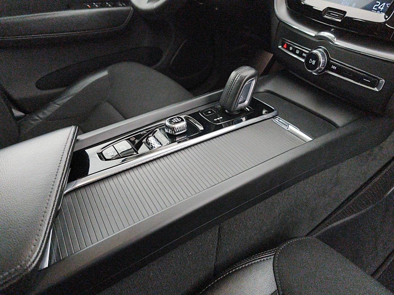 Volvo XC60 2.0 b4 Business Plus awd