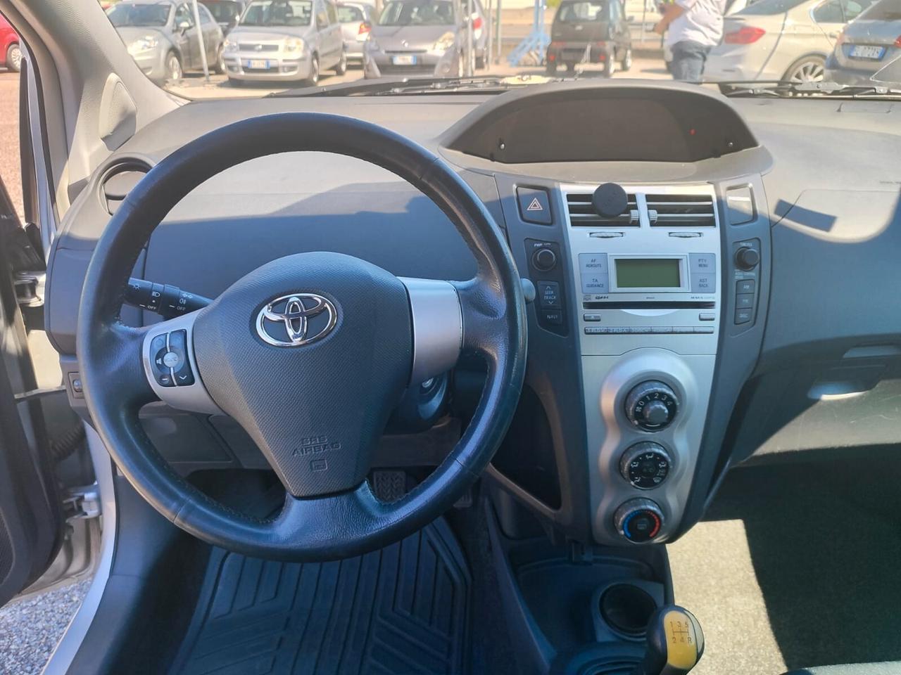 Toyota Yaris 1.0 3 porte Sol