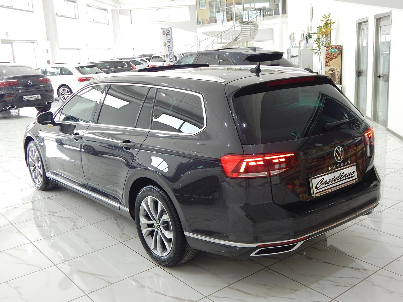 Volkswagen Passat Variant 2.0 TDI Executive DSG TETTO-NAVI-PELLE-CARPLAY-PARK