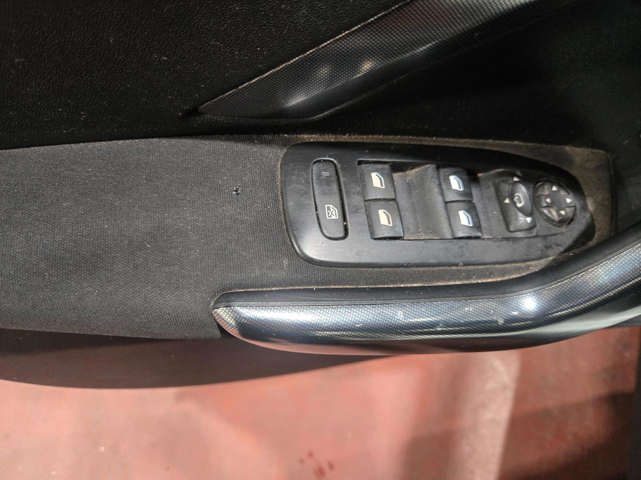 Peugeot 2008 PureTech 82 Access MOTORE NUOVO . 0 KM CON FATT,E GARANZIA 12 MESI