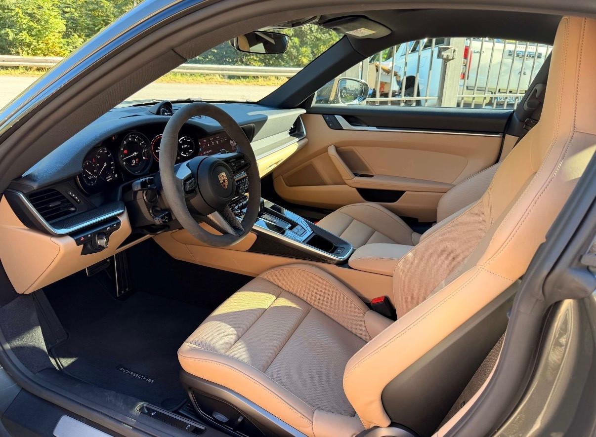 Porsche 911 Carrera 992
