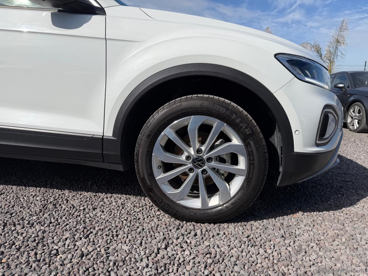 VOLKSWAGEN T-Roc 2.0TDI LED CARPLAY PARK ASSIST ACC