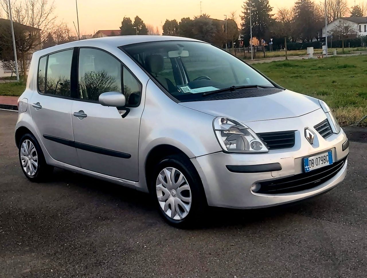 Renault Modus 1.2 16V Dynamique anno 2006.