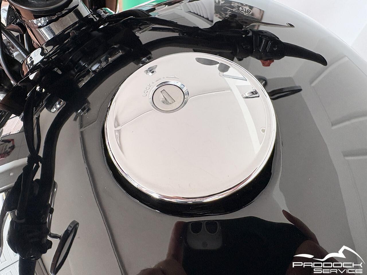Kawasaki W 800 Special Edition Candy Cardinal Red