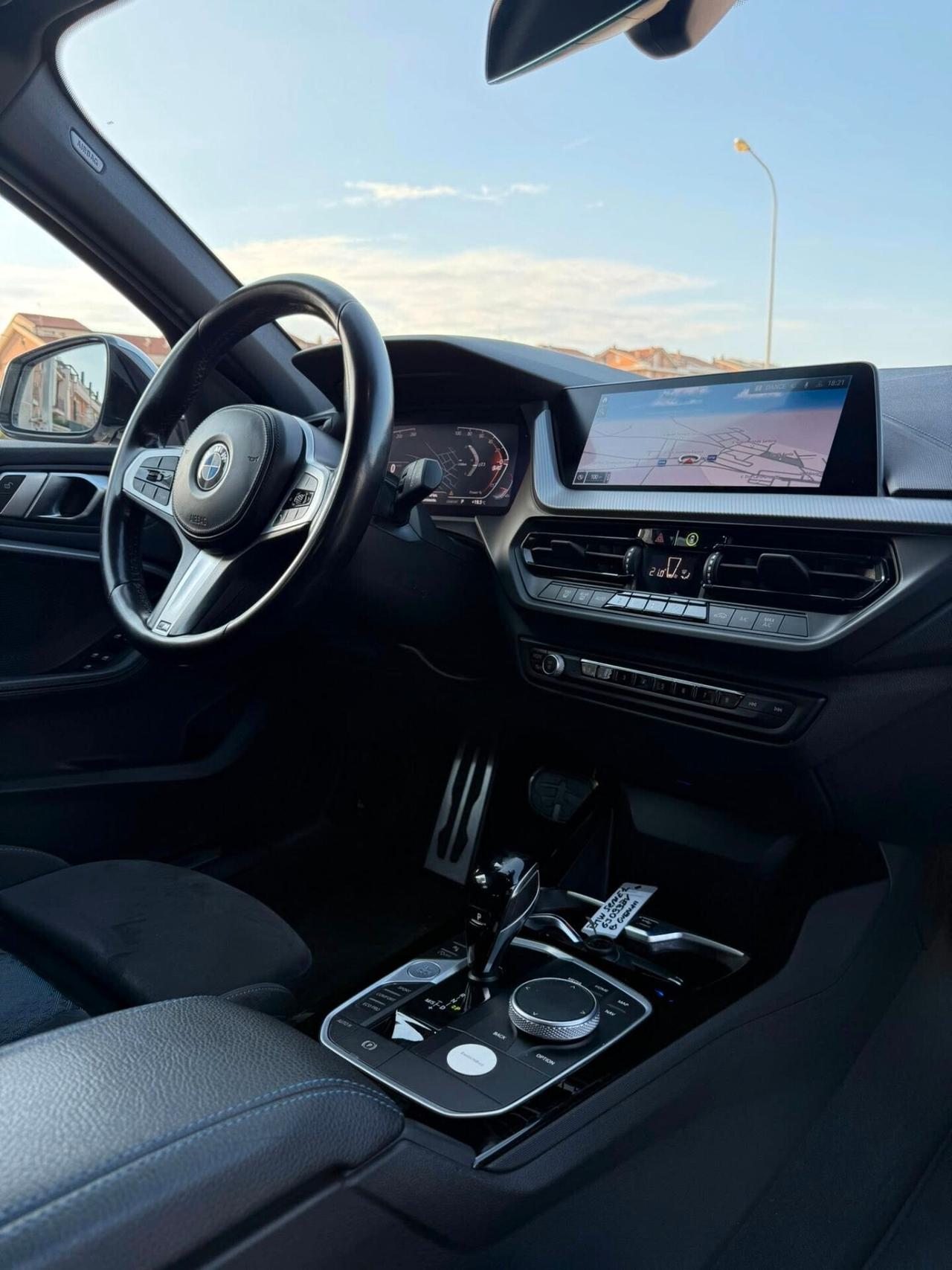 Bmw 118 118d 5p. Msport