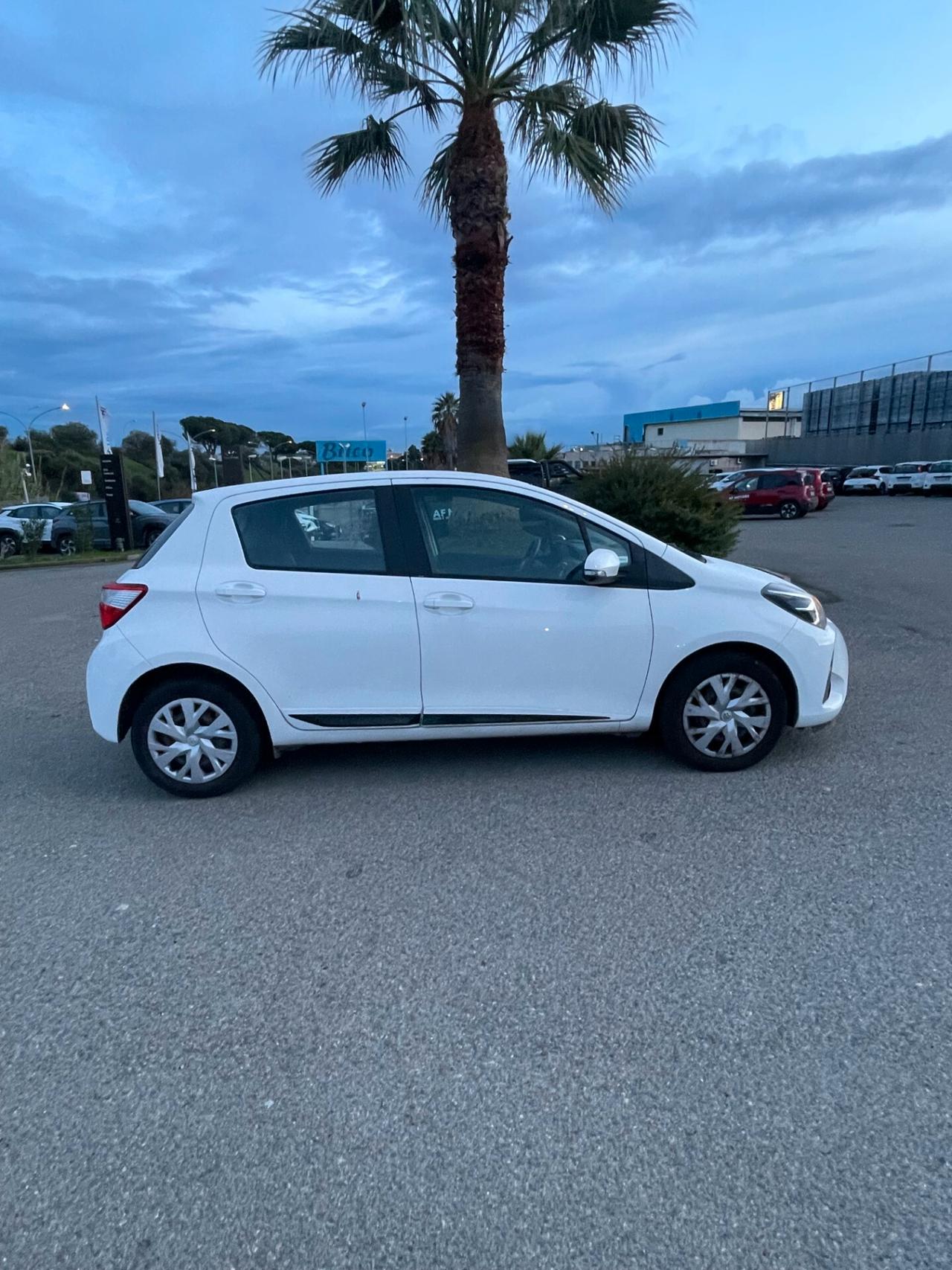 Toyota Yaris 1.0 5 porte Active