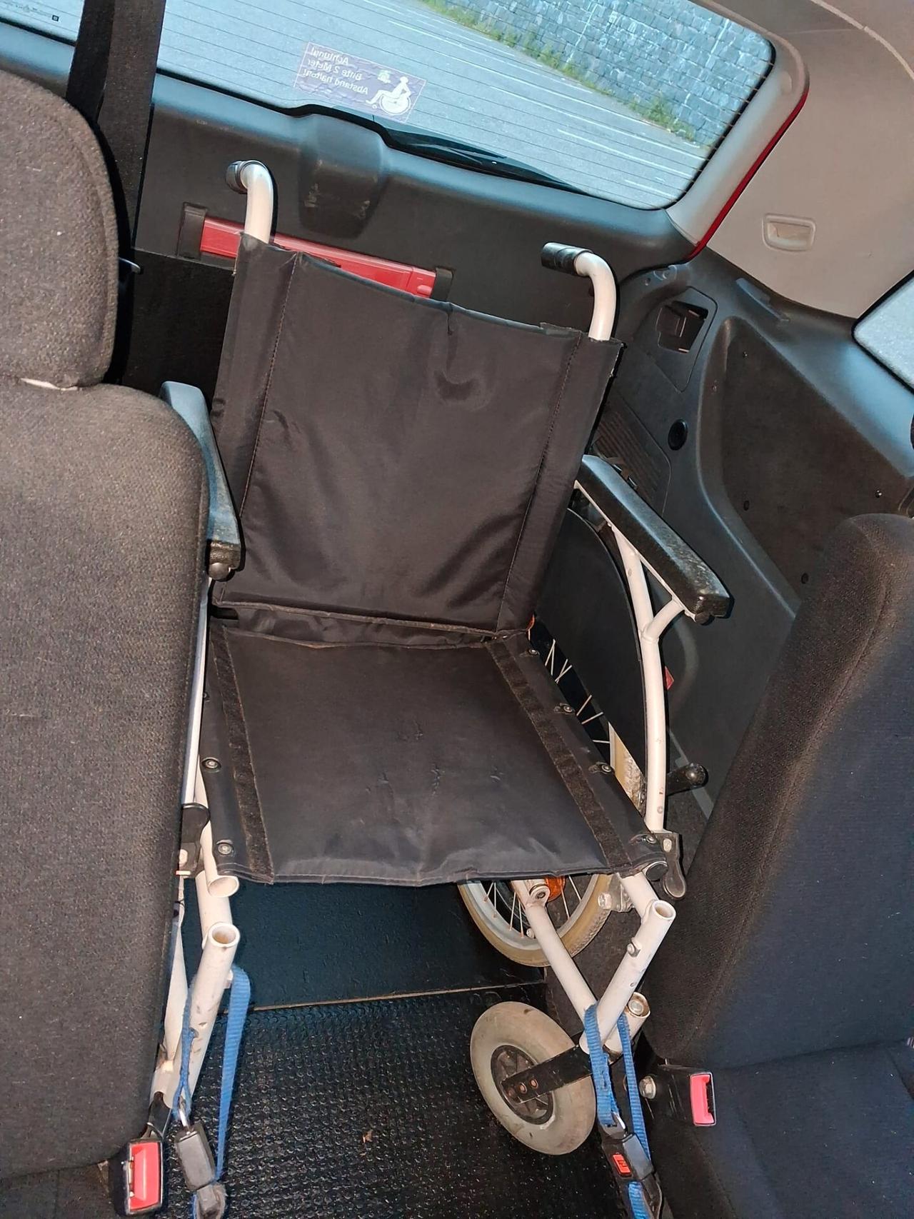 Opel Zafira Pianale ribassato con rampa disabili in carrozzina