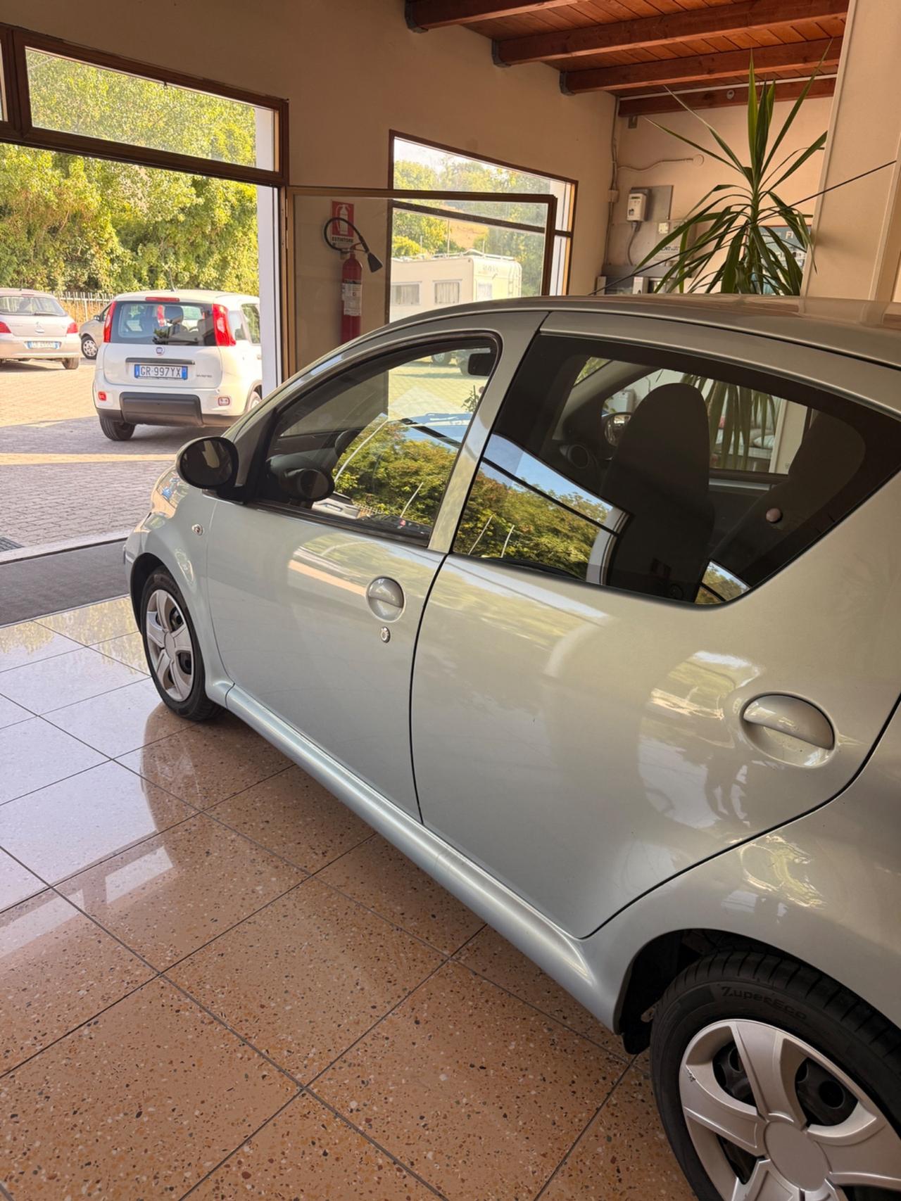 Toyota Aygo 1.0 12V VVT-i 5 porte Sol