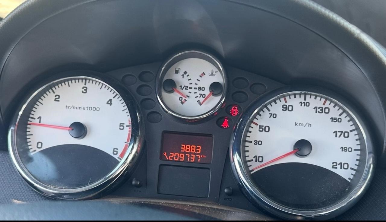 Peugeot 207 1.6 8V HDi 112CV CC Tecno