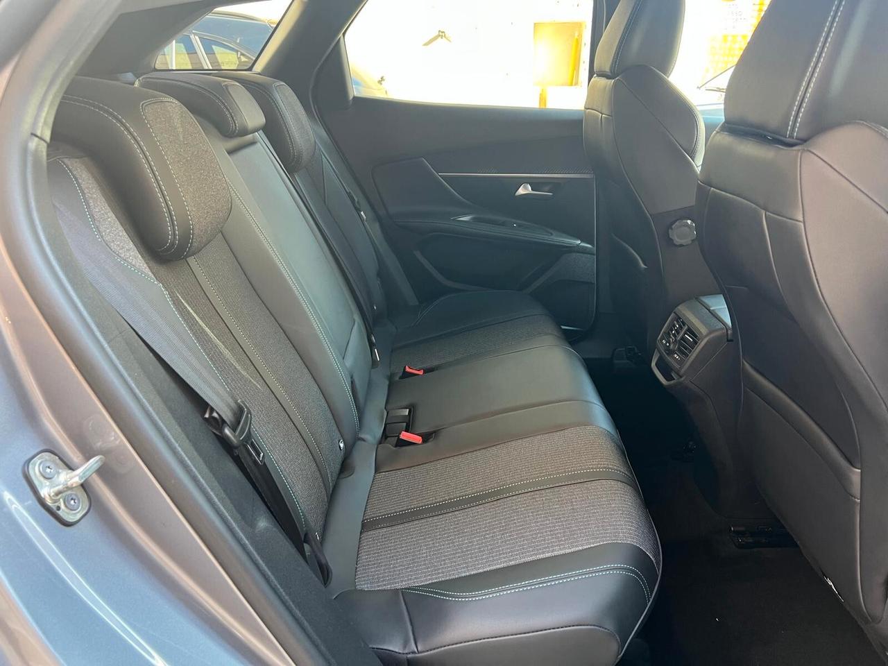 PEUGEOT 3008 ALLURE 1.5 130CV PELLE NAVI CAM ANNO 2022