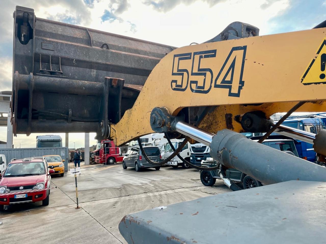 PALA GOMMATA LIEBHERR L 554 -