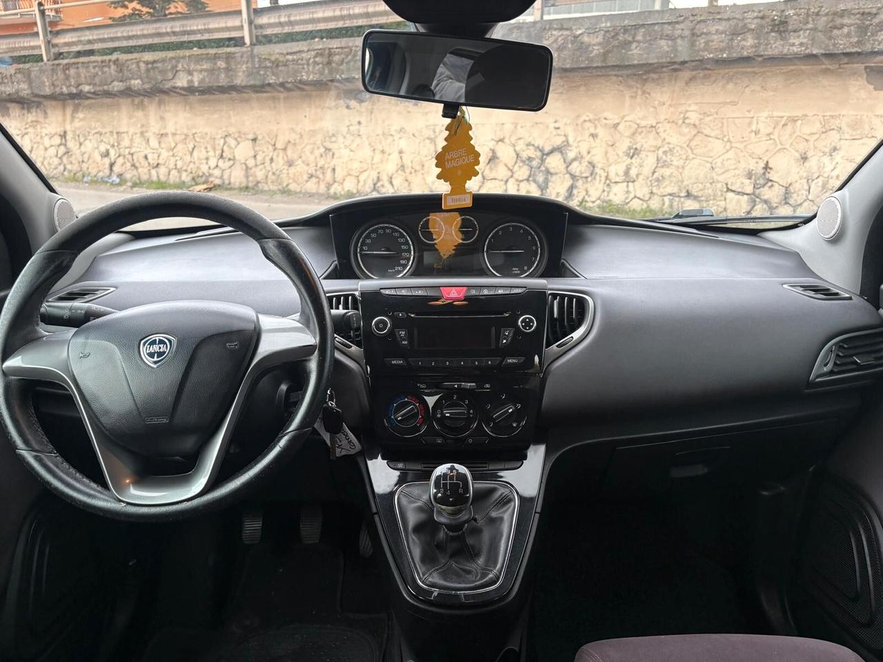 Lancia Ypsilon 1.2 69 CV Unyca