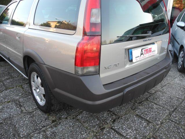 VOLVO XC70 2.4 D5 20v aut. AWD -omol. 7 POSTI-Iscrivibile ASI