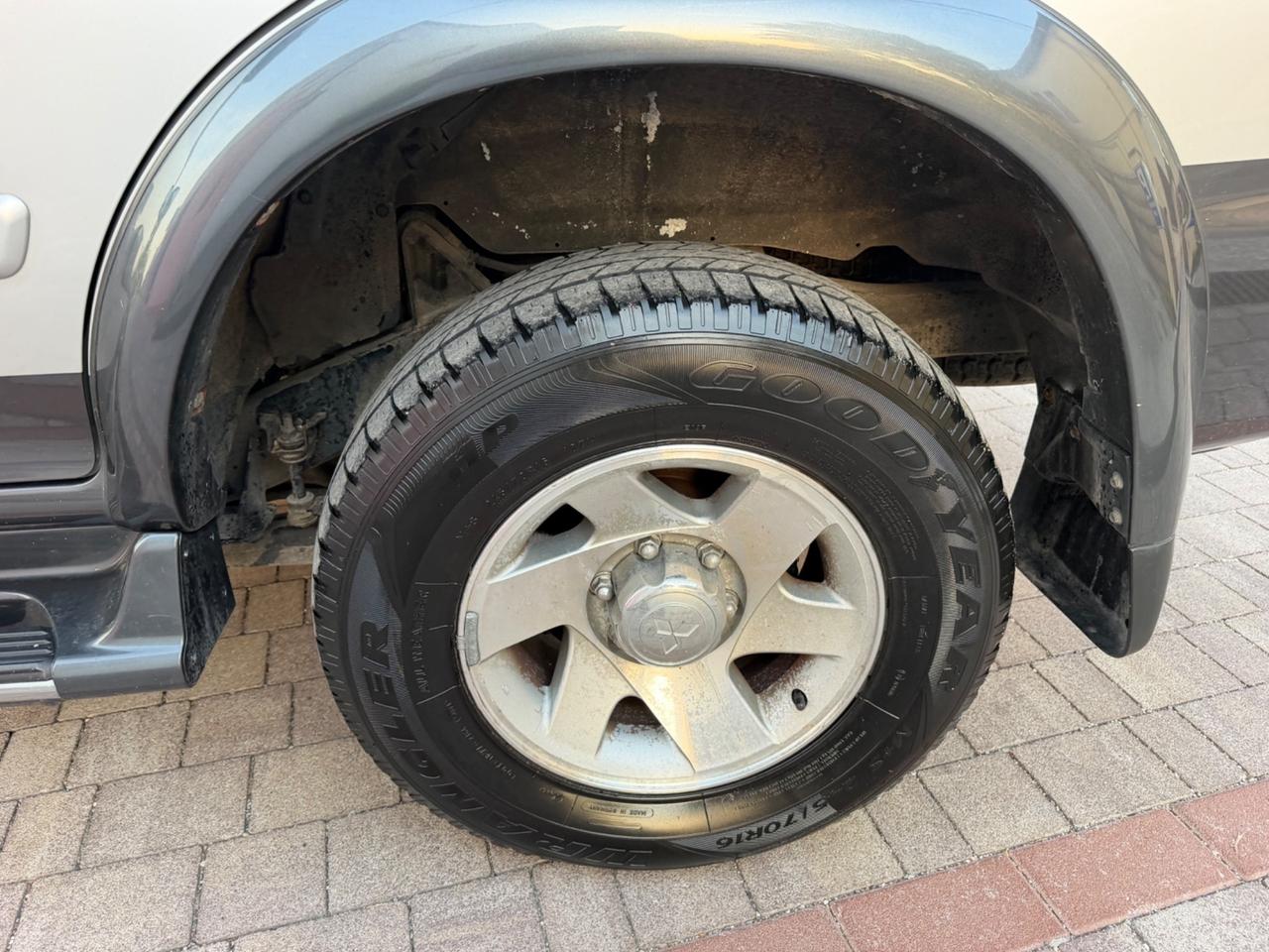 Mitsubishi Pajero Sport 2.5 TDI GLS Target