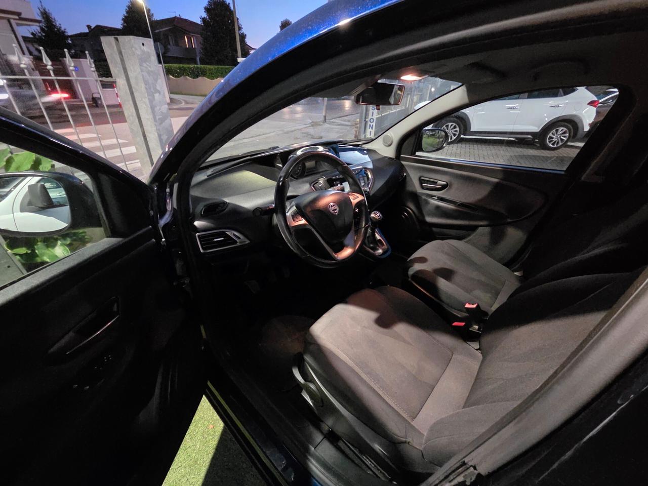 Lancia Ypsilon 1.2 69 CV 5 porte GPL Ecochic Gold