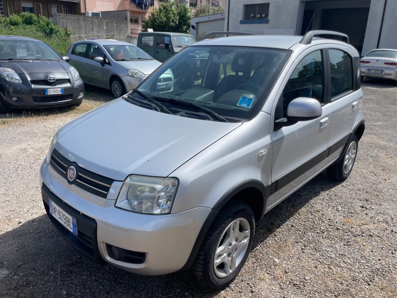 Fiat Panda 1.3 MJT 16V 4x4 con tasto ELD differenzi garanzia 12