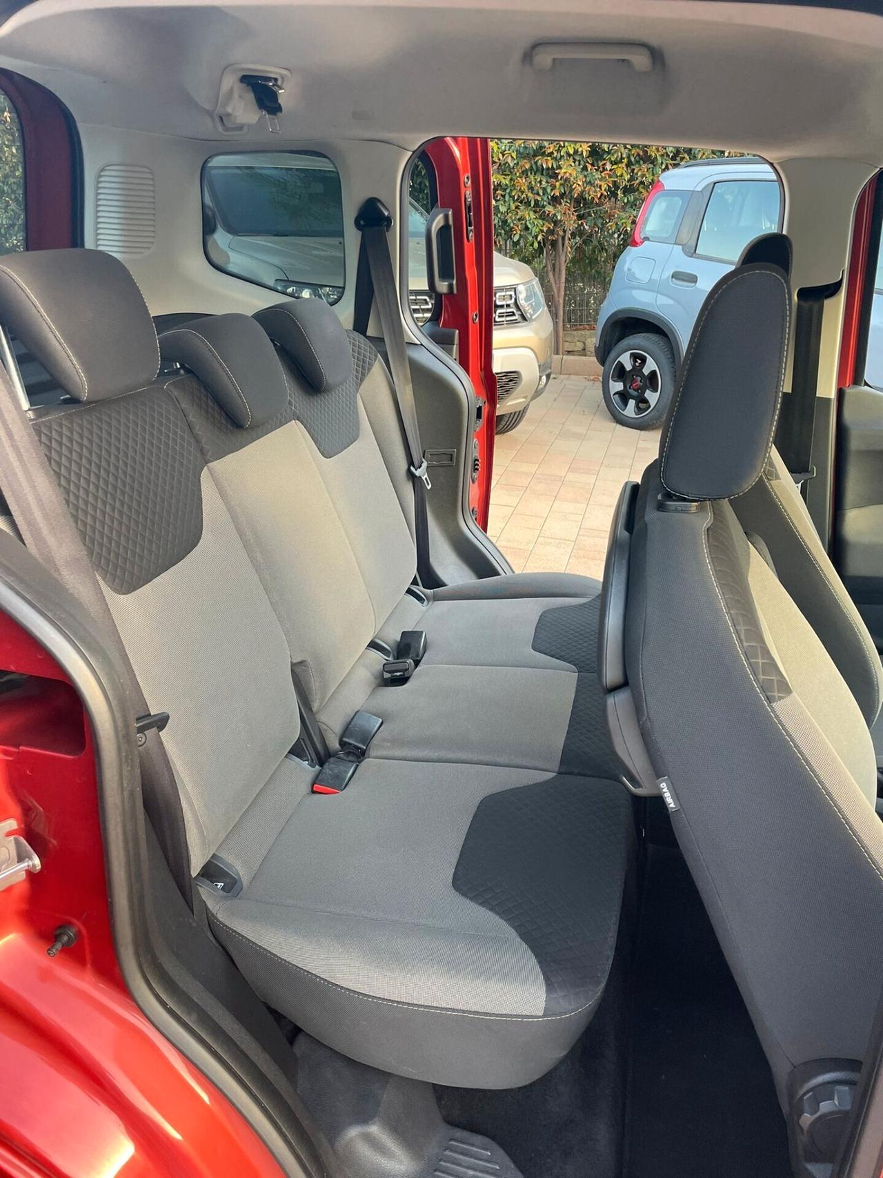 Ford Tourneo Courier 1.5 TDCI 75 CV Plus 5P 2015