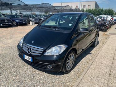 MERCEDES-BENZ A 180 BlueEFFICIENCY Premium
